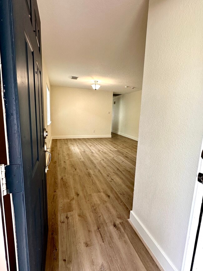 Building Photo - 10611 Cobblecreek Way