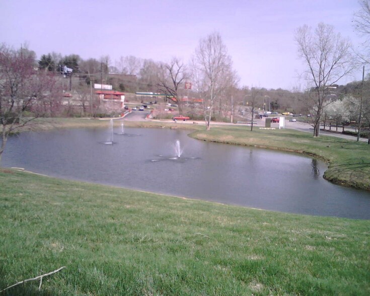 Building Photo - 30 Fall Creek Dr