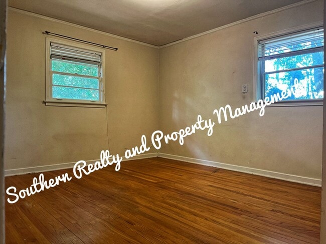 Building Photo - 130 E Salem Dr