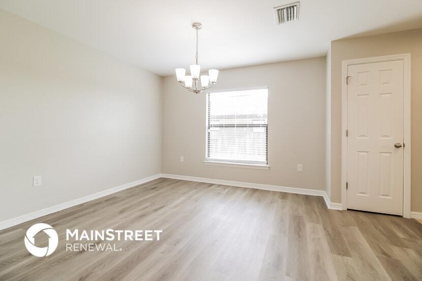 Building Photo - 719 Center Lake St