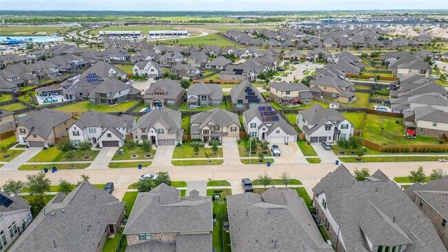 Building Photo - 3010 Flora Manor Dr
