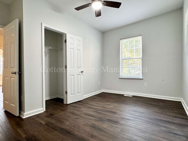 Building Photo - 2BR/1BA Nicely remodeled historic home in ...