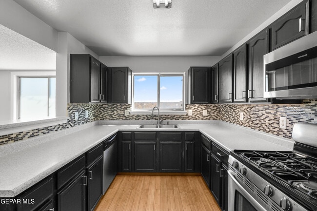 Building Photo - 14141 Tierra Leona Dr