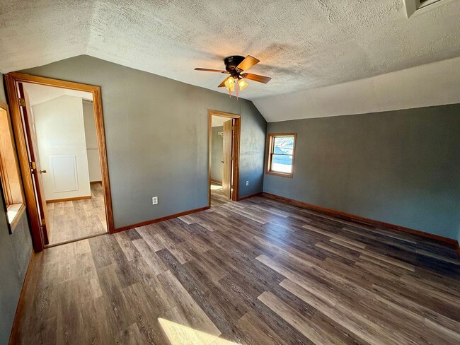 Building Photo - 4 Bed 2 Bath Single Family Home in Antigo