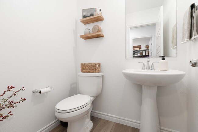 Building Photo - Newer townhome in the NW