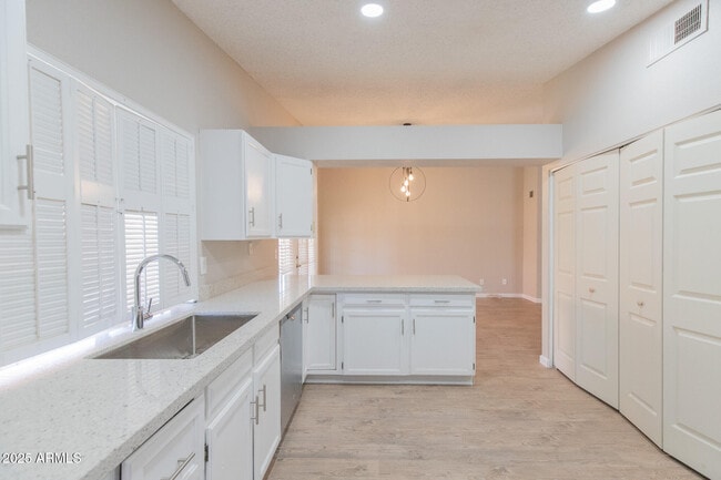 Building Photo - 2034 S Paseo Loma