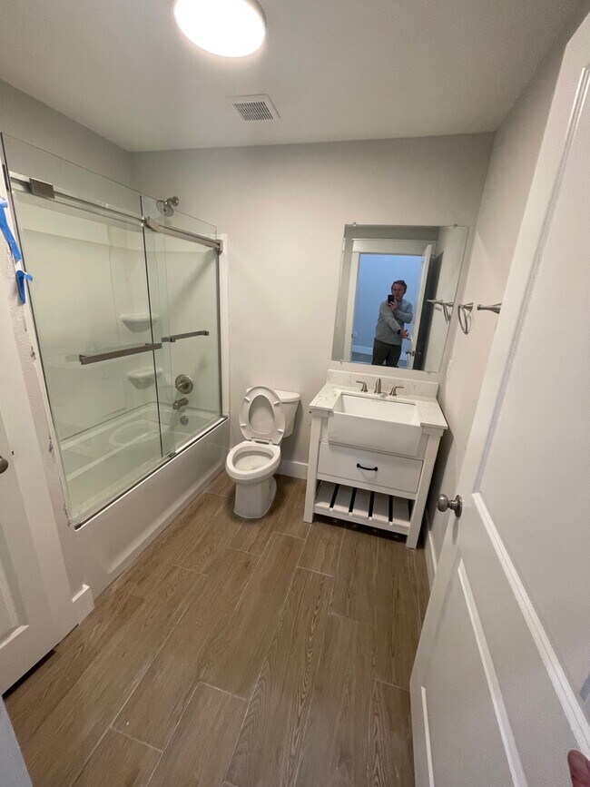 Building Photo - 51 Yacht Club Dr NE