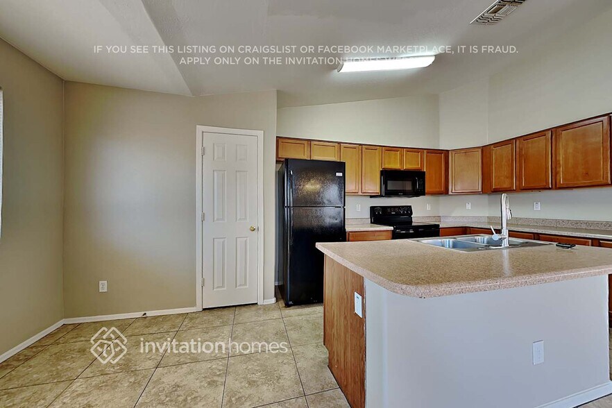 Building Photo - 3319 W Sunland Ave