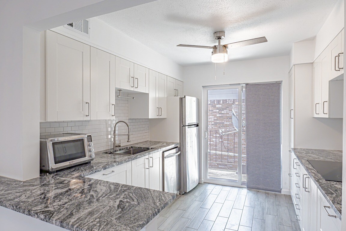 Building Photo - 8087 Meadow Rd