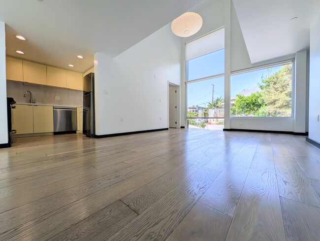 Building Photo - 1313 Sunset