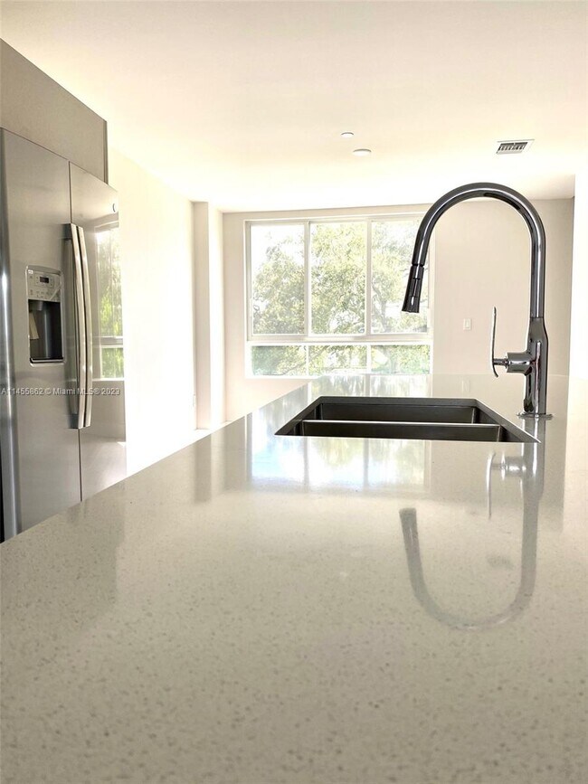 Building Photo - 2561 NE 193rd St