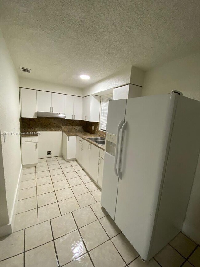 Building Photo - 2766 NW 9th Pl