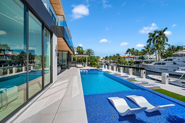 Building Photo - 408 Coral Way