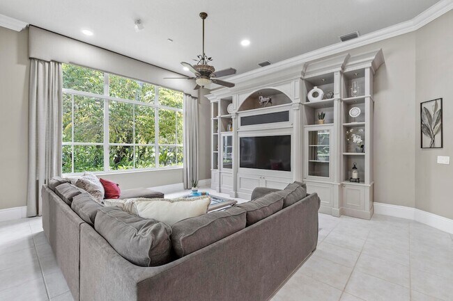 Building Photo - 856 Forest Glen Ln