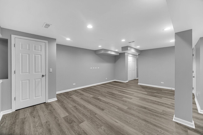 Building Photo - 364 Town Pl Cir