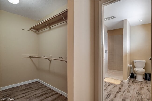 Building Photo - 3223 Pinehurst Dr