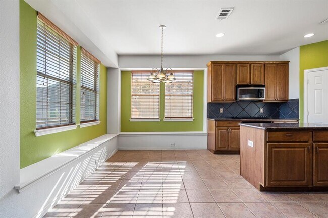 Building Photo - 910 Waterside Dr