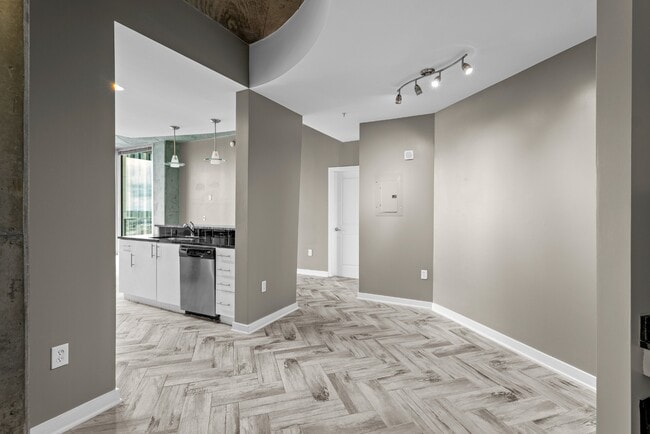Building Photo - Uptown Condo with AMAZING VIEW!