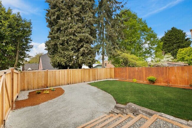 Building Photo - Gorgeous Remodeled West Seattle Craftsman w/ Air Conditioning