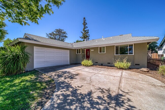 Building Photo - 5741 Seifert Ave