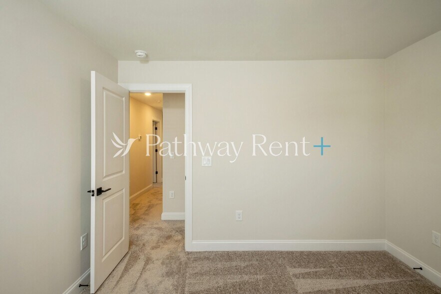 Building Photo - 123 Wembury Ln