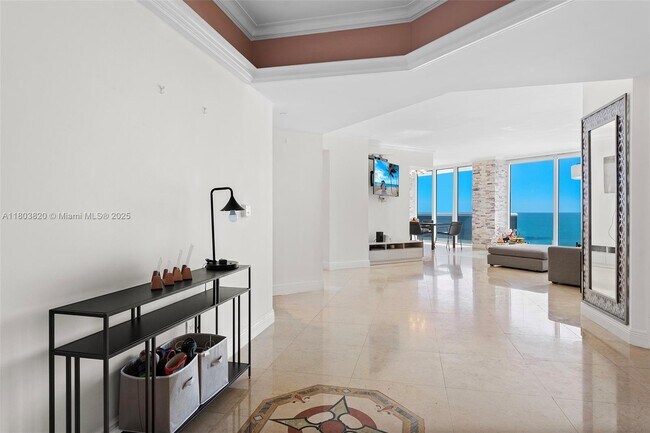 Building Photo - 4775 Collins Ave