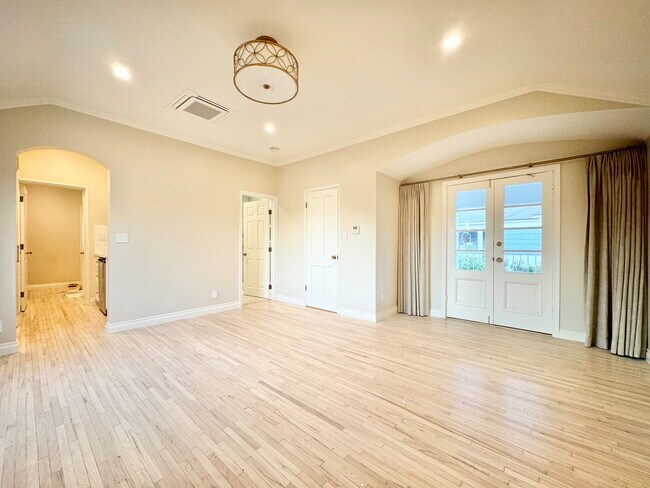 Building Photo - 9683 W Olympic Blvd