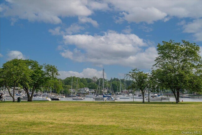 Building Photo - 116 Soundview Ave