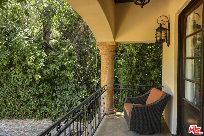 Building Photo - 4718 White Oak Ave