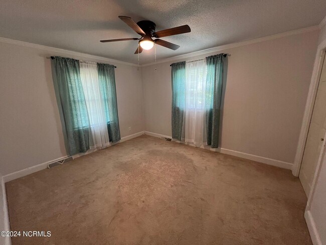 Building Photo - 304 Pamlico Dr