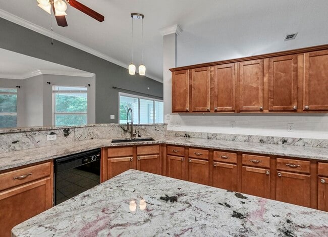 Building Photo - 5897 Saratoga Dr