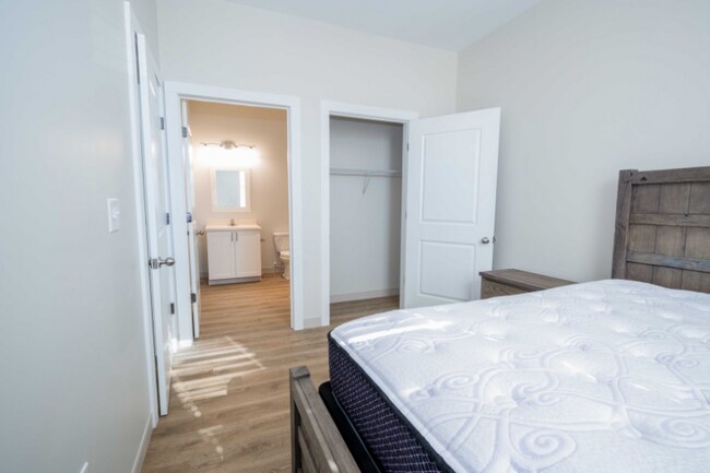 Building Photo - 103 N 1st St