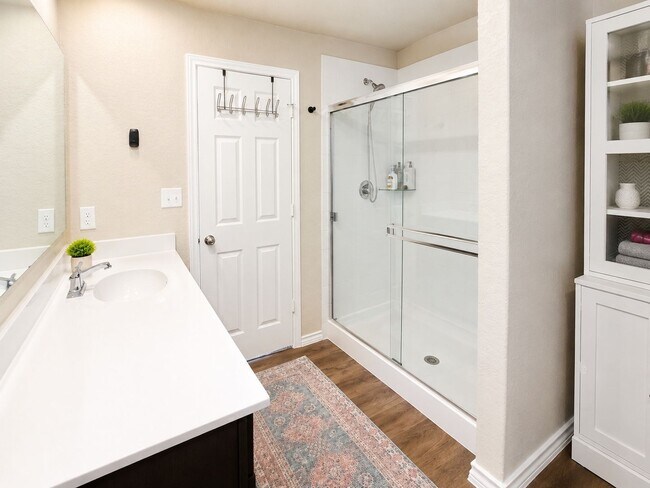 Building Photo - Beautiful 3 Bedroom Home in Winding Brook with Community Pool & Playground!  Conveniently located...