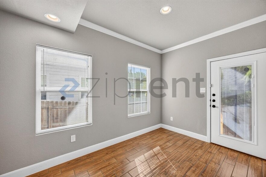 Building Photo - Unit 101