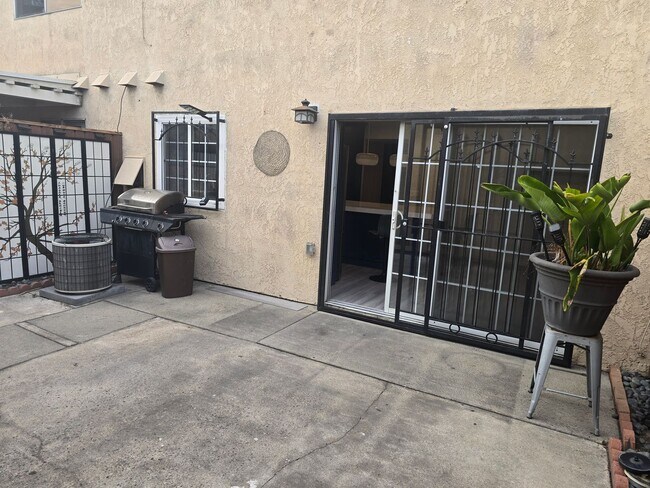 Building Photo - Beautiful Townhome for Rent