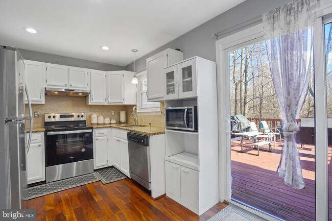 Building Photo - 5819 Waterdale Ct