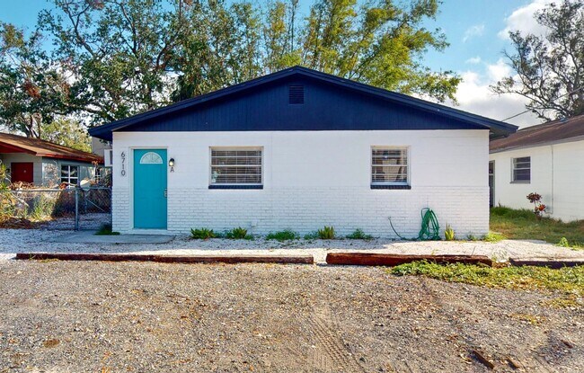 Building Photo - JUAN6710