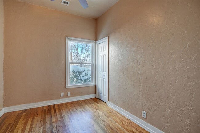 Building Photo - 125 N Alarcon St