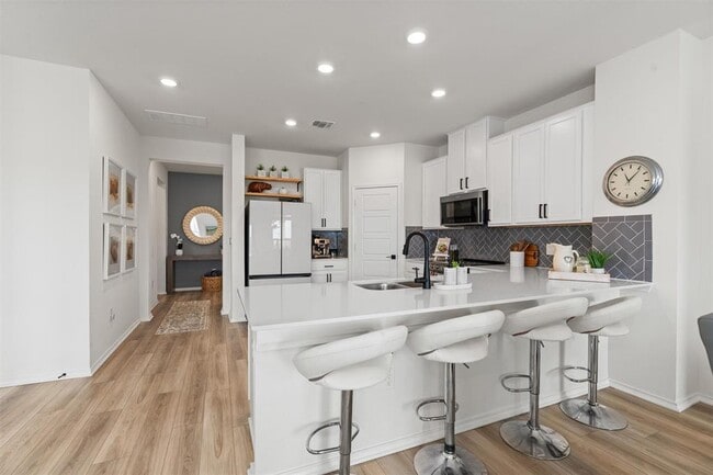 Building Photo - 7701 Sika Rose Ln