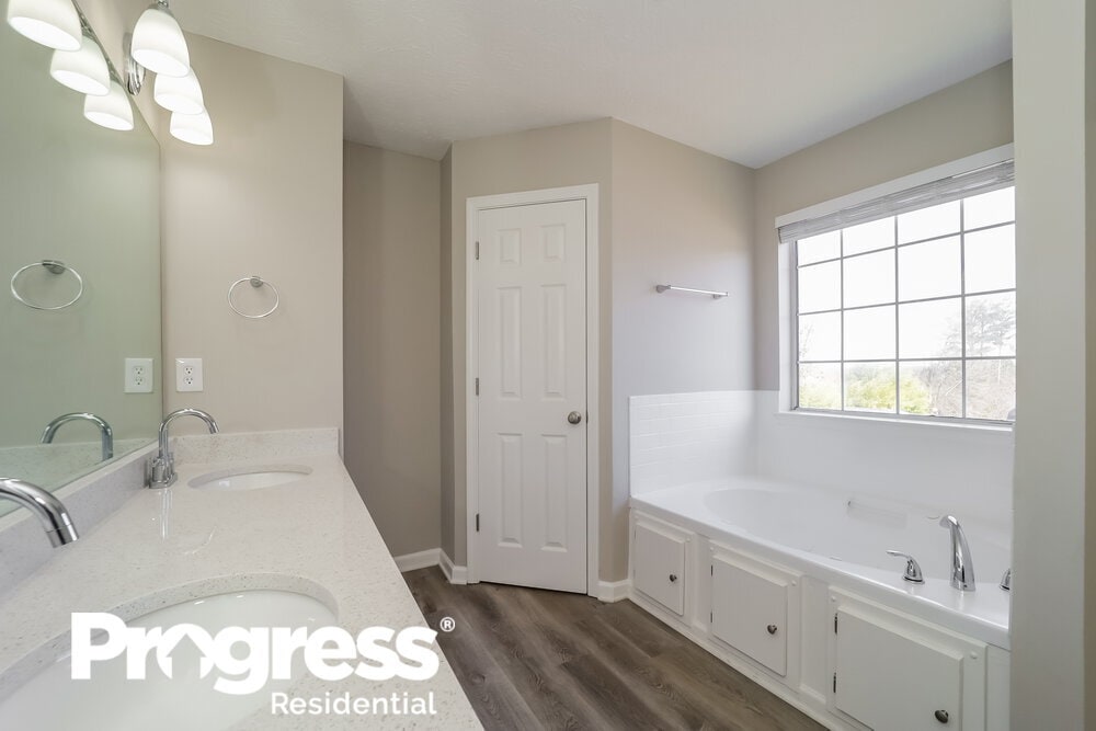 Building Photo - 2710 Luke Dr