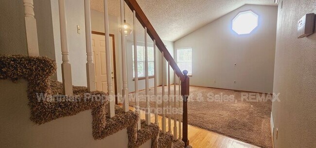 Building Photo - 4130 Madrone Way