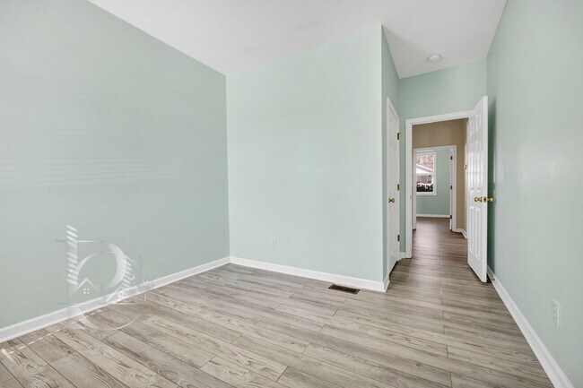 Building Photo - DOWNTOWN COLUMBIA BUNGALOW