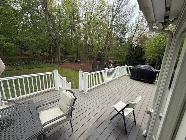 Building Photo - 4 Paddock Ln