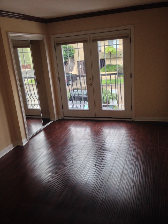 Master Bedroom - 15017 Dickens St