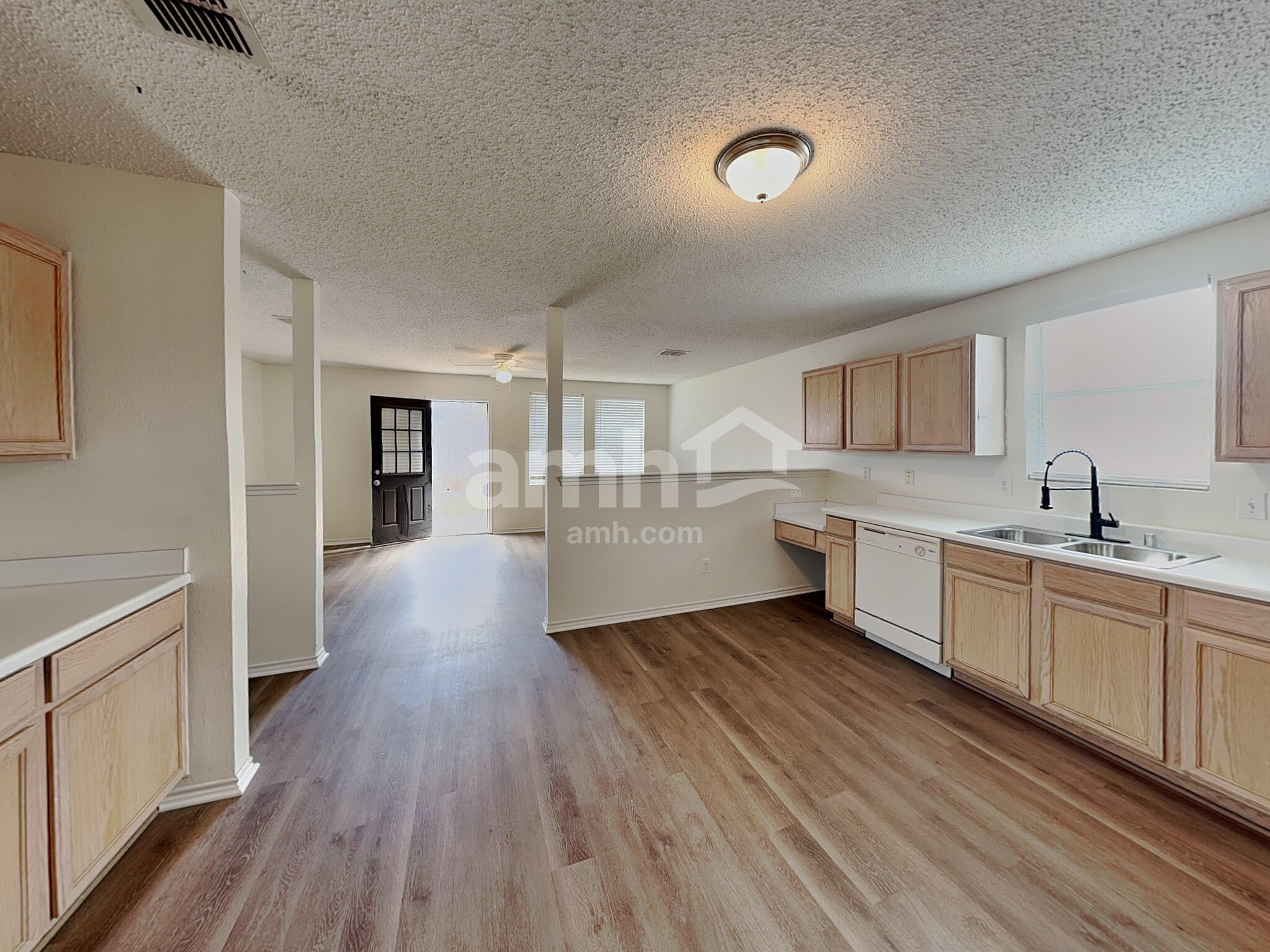 Building Photo - 16136 Shawnee Trl