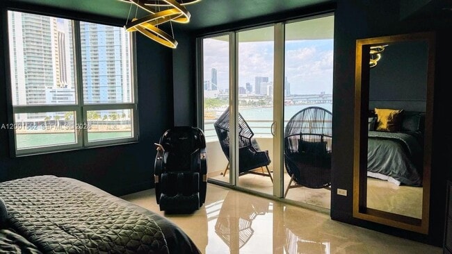 Building Photo - 848 Brickell Key Dr