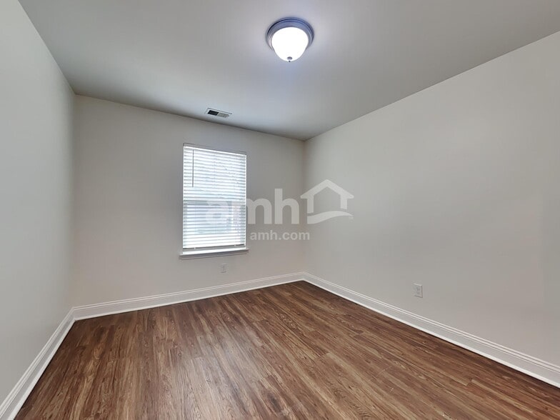 Building Photo - 137 Sweet Gum Dr