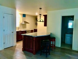 Building Photo - 7 Summerset Dr