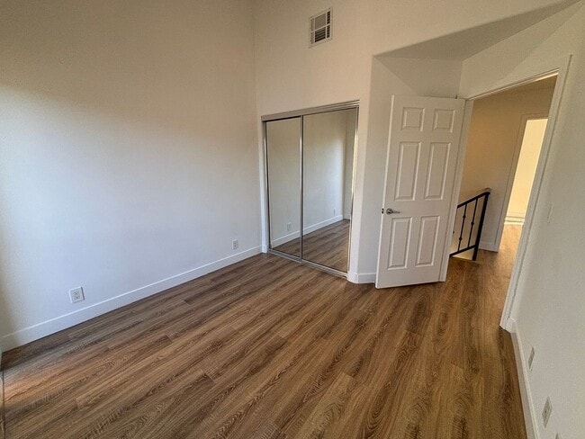 Building Photo - Remodeled 3 Bed 3 Bath Townhome for Rent in Glendale, CA