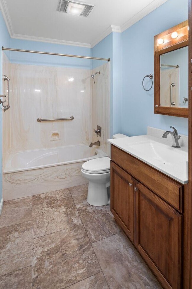 Building Photo - Your Oasis Awaits!